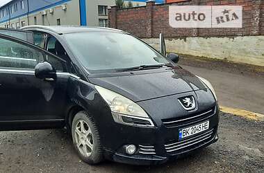 Peugeot 5008  2011