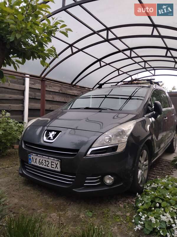 Мікровен Peugeot 5008