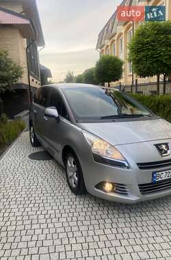 Peugeot 5008  2011