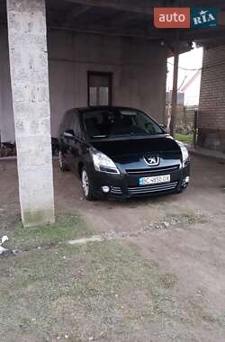 Peugeot 5008  2012