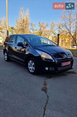 Peugeot 5008  2011