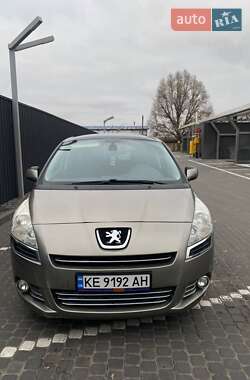 Peugeot 5008  2011