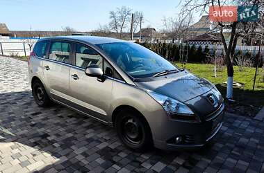 Peugeot 5008  2012