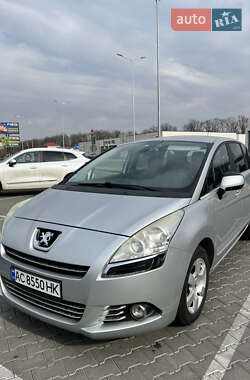Peugeot 5008  2012