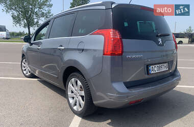 Peugeot 5008  2011