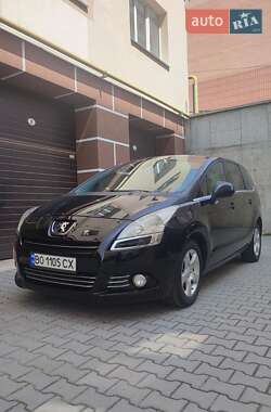 Peugeot 5008  2011