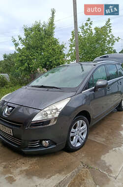 Peugeot 5008 2011