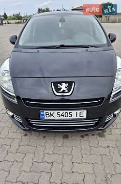 Peugeot 5008  2011