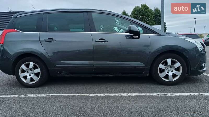 Микровэн Peugeot 5008