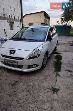 Peugeot 5008 2011