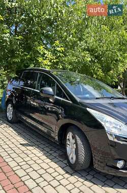 Peugeot 5008  2012