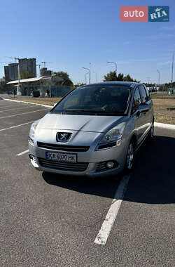 Peugeot 5008  2011