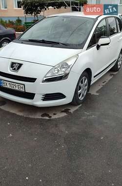 Peugeot 5008  2012
