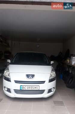 Peugeot 5008  2012