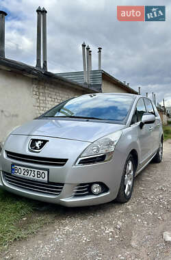 Peugeot 5008 2012