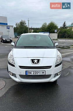 Peugeot 5008  2011