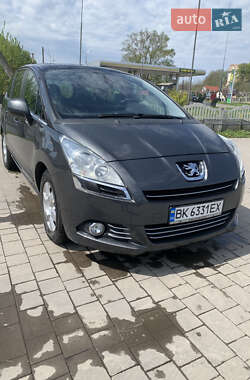 Peugeot 5008  2010