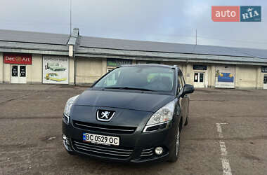 Peugeot 5008  2012