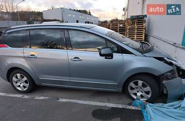 Peugeot 5008 2011