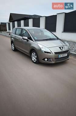 Peugeot 5008  2010