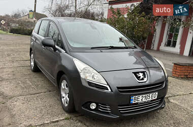 Peugeot 5008  2011