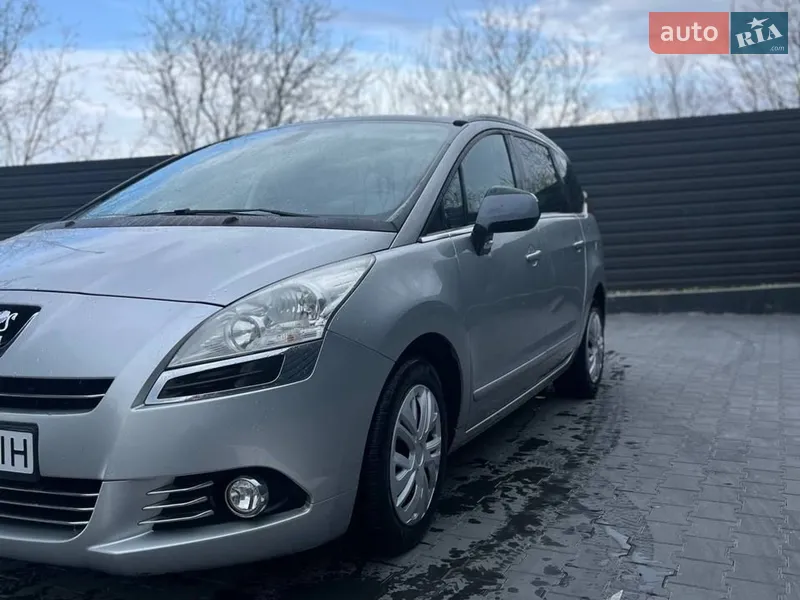 Peugeot 5008 2011