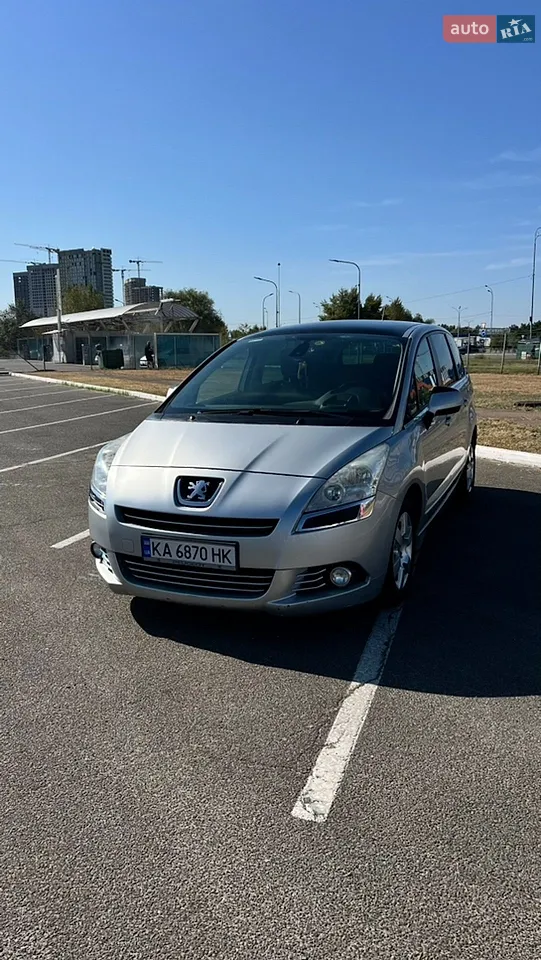 2011 Peugeot 5008 - фото 1