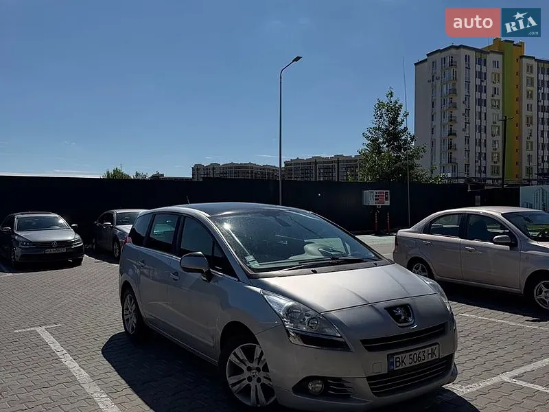 Peugeot 5008 2011