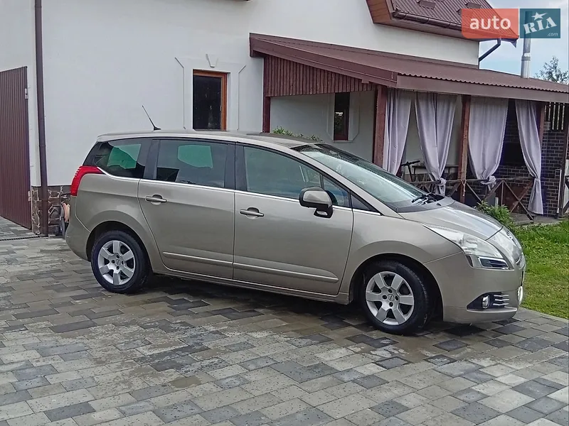 Peugeot 5008 2011