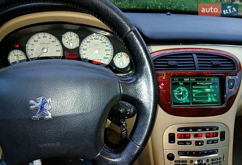 Седан Peugeot 607