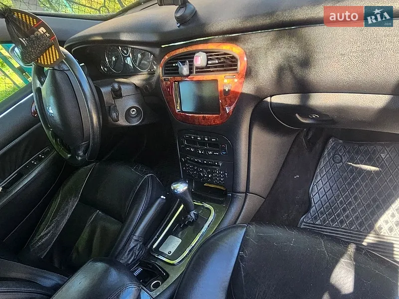 Peugeot 607