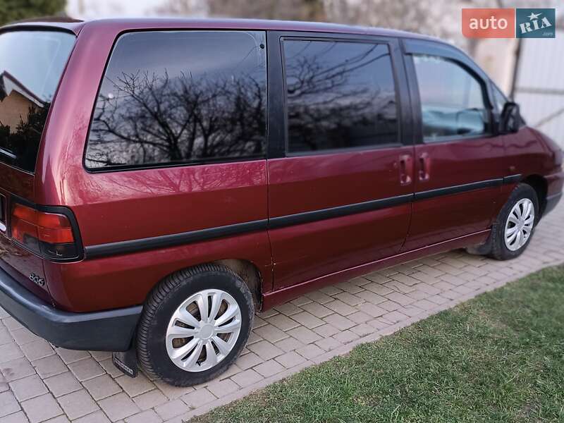 Peugeot 806