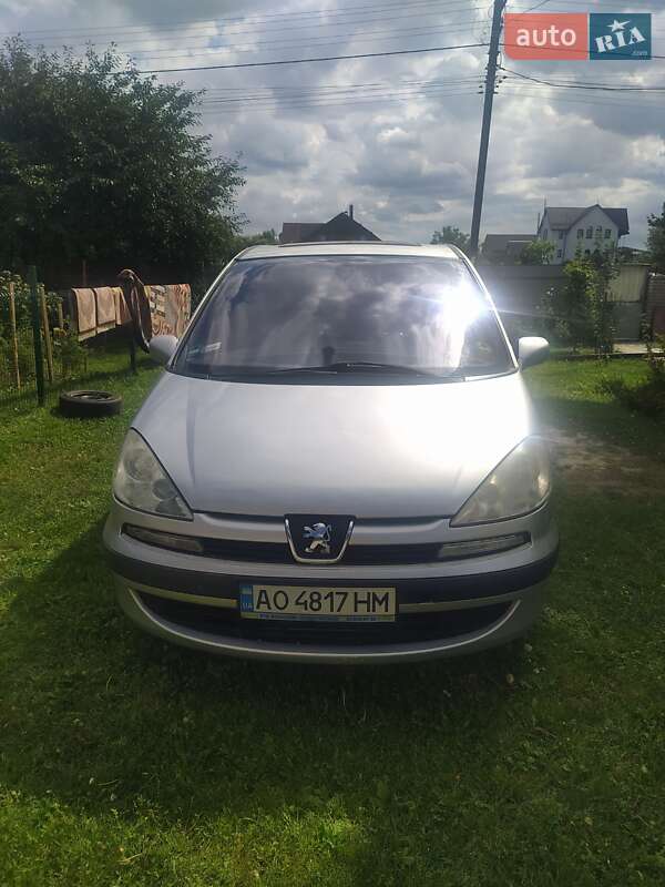 Легкові Peugeot 807