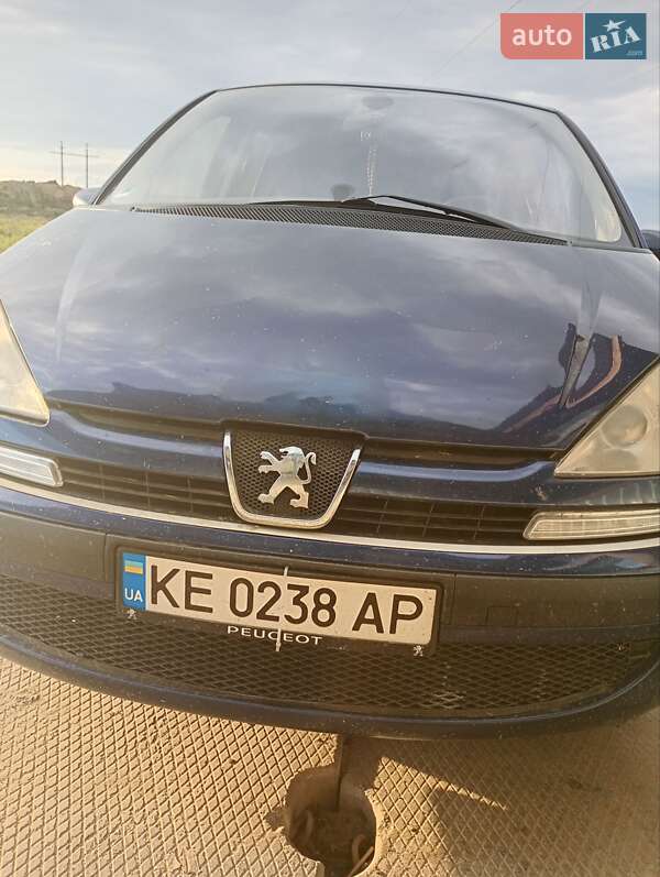 Мінівен Peugeot 807
