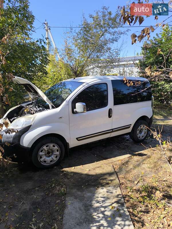 Вантажопасажирський фургон Peugeot Bipper