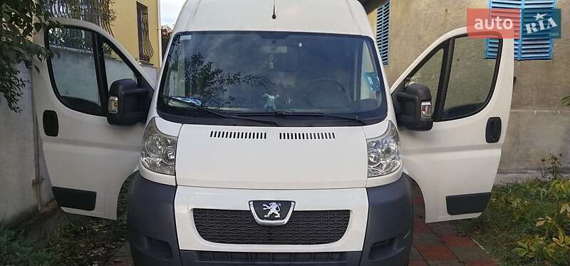 Вантажний фургон Peugeot Boxer