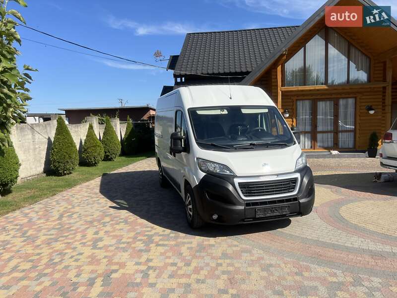 Грузовой фургон Peugeot Boxer