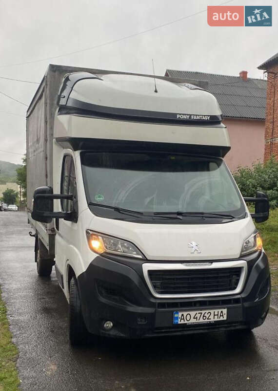 Вантажівки Peugeot Boxer