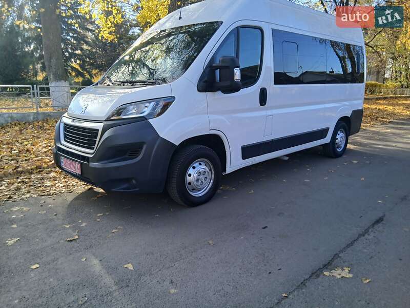 Грузопассажирский фургон Peugeot Boxer