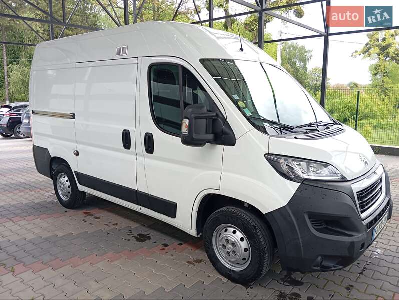 Грузовой фургон Peugeot Boxer