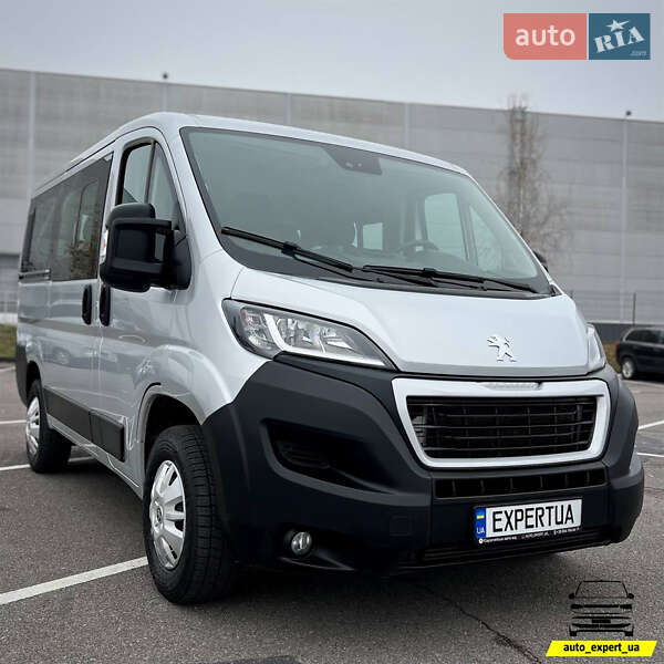 Грузопассажирский фургон Peugeot Boxer