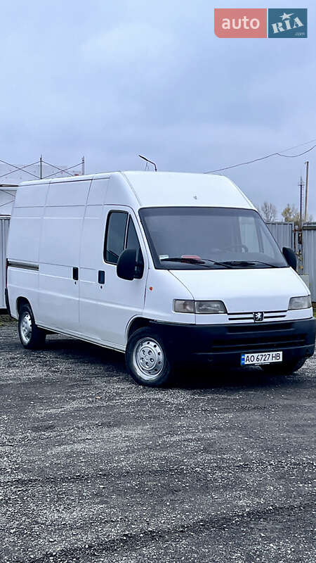 Вантажний фургон Peugeot Boxer