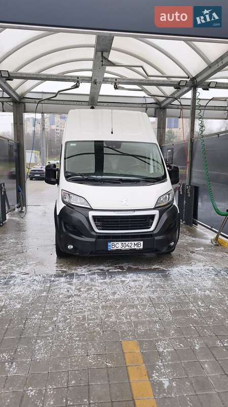 Вантажний фургон Peugeot Boxer