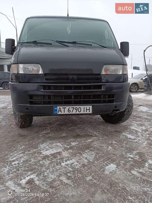Мінівен Peugeot Boxer