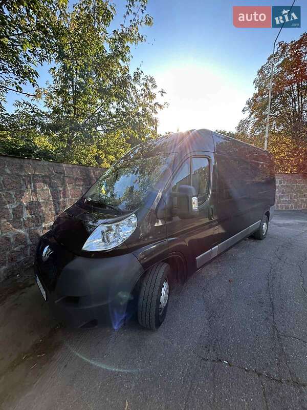 Грузовой фургон Peugeot Boxer