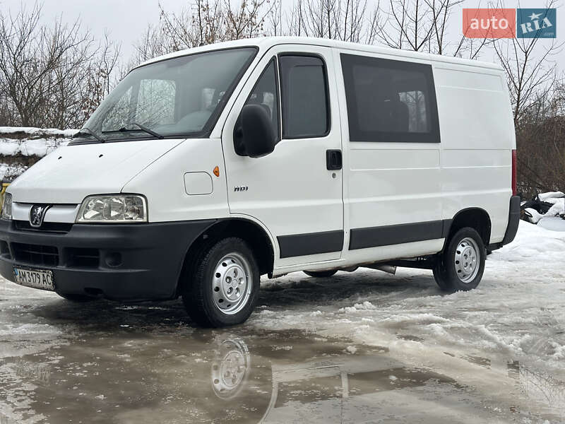 Вантажопасажирський фургон Peugeot Boxer