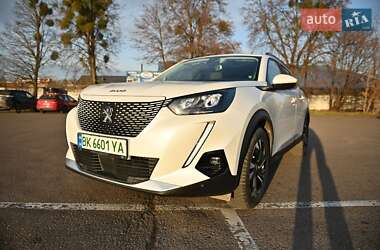 Peugeot e-2008  2021