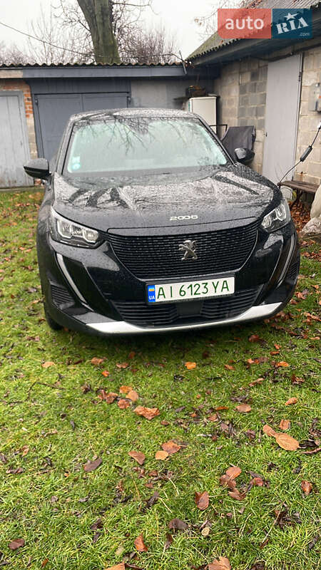 Позашляховик / Кросовер Peugeot e-2008