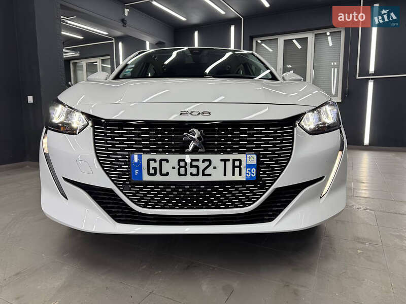 Хетчбек Peugeot e-208