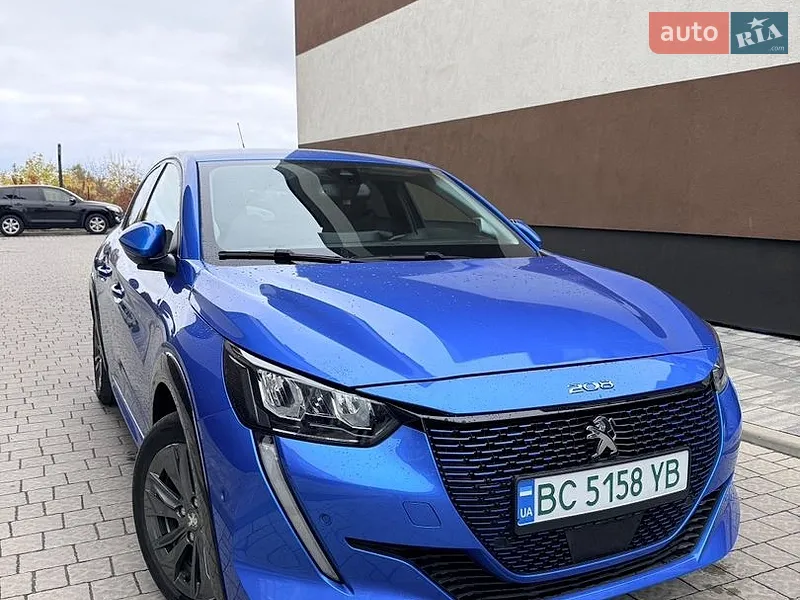Peugeot e-208